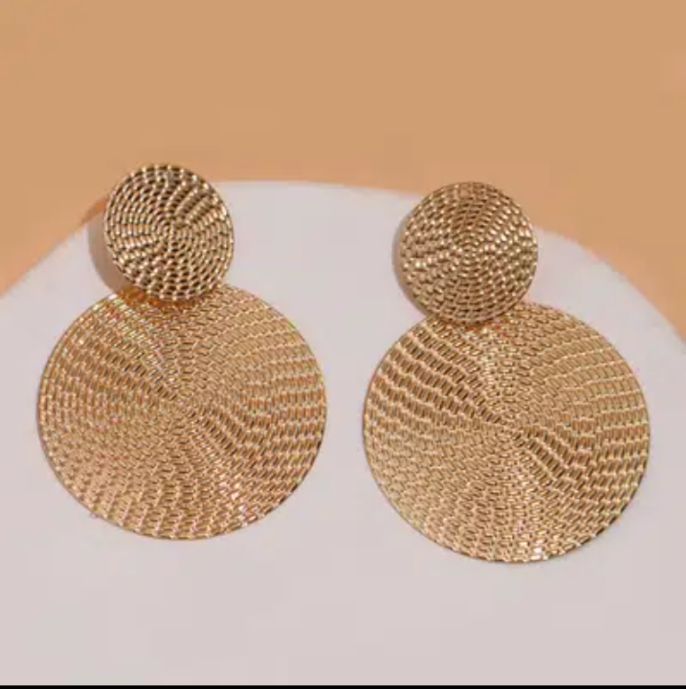 A pair of double round earrings